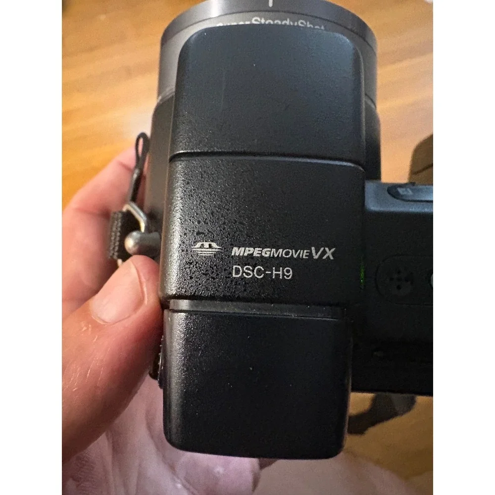 Sony Cyber-shot DSC-H9 8.1MP Digital Camera 15x Zoom Carl Zeiss Black Lowepro